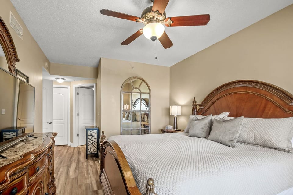 Master bedroom w/ king bed