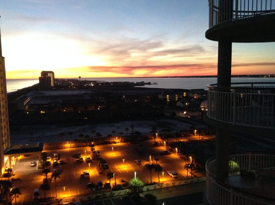 Enjoy the beautiful sunset 
view from the balcony.