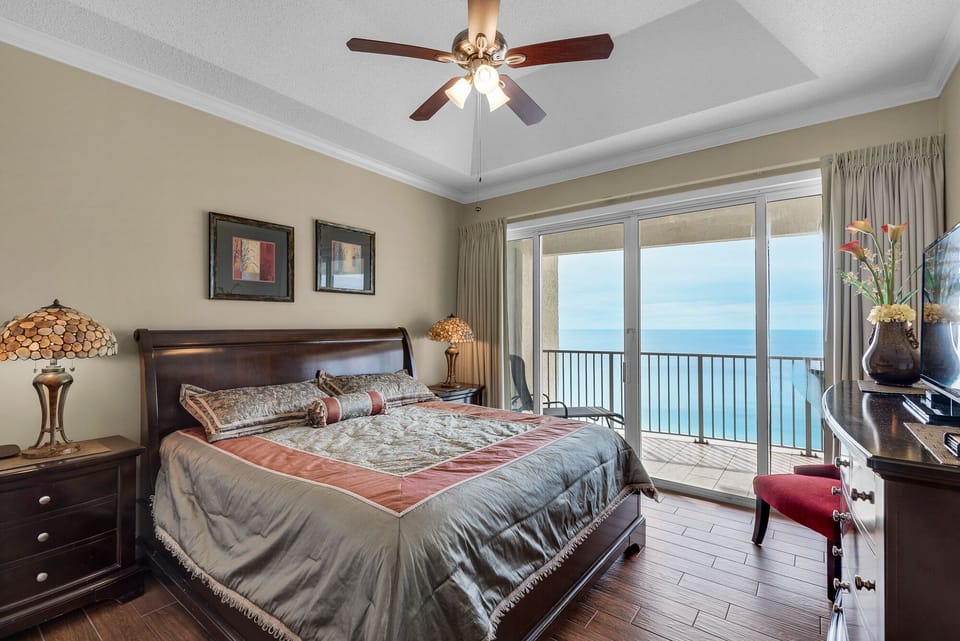 Bedroom with high quality king size mattress & stunning view!