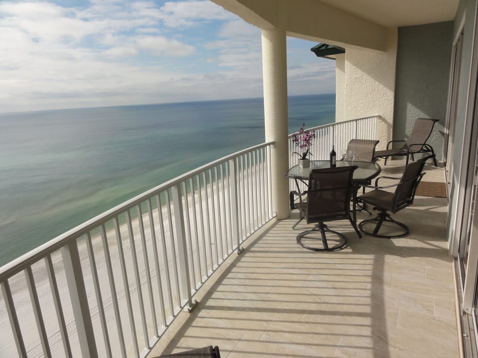 Stunning Views from the 30 ft. curved balcony!  (tiled)
