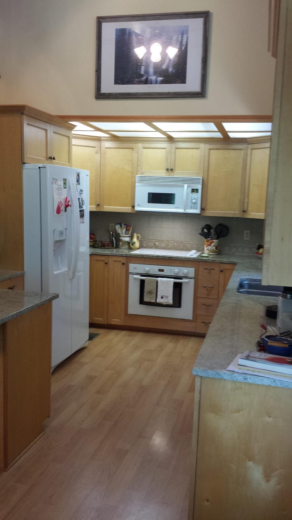 Gourmet kitchen with plenty of cookware, dishes, Free long distance calls