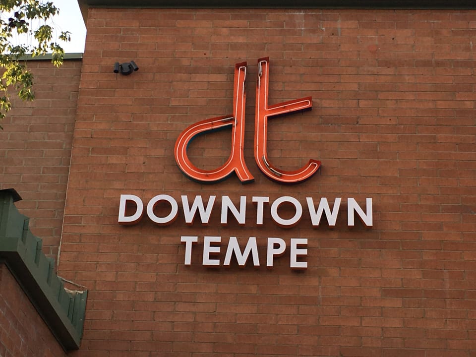 Close walk to downtown Tempe