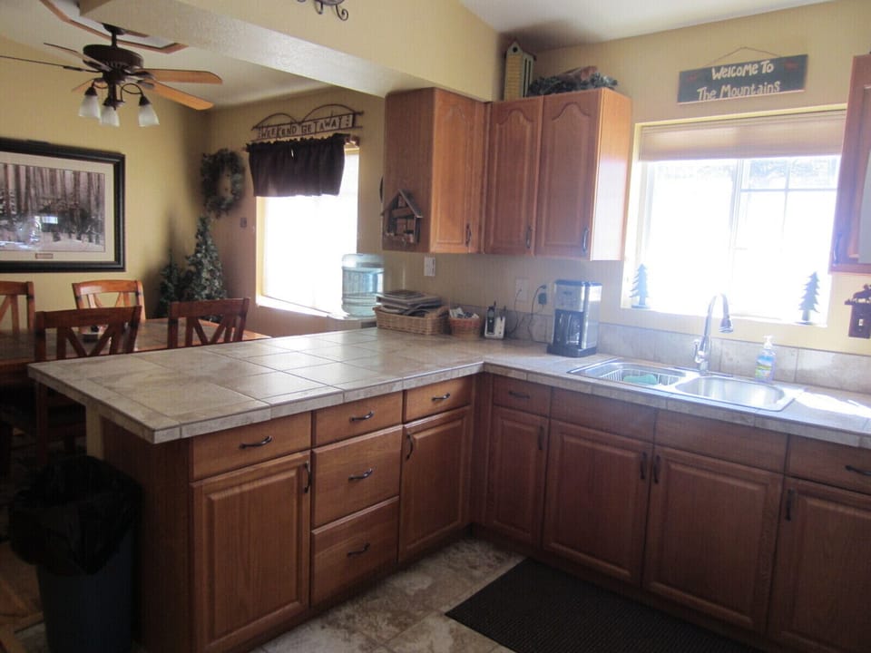 Newly remodeled fully stocked kitchen