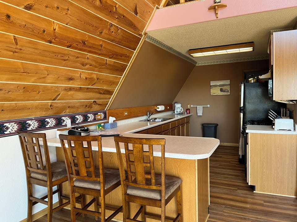 Kitchen with everything you need to prepare meals.