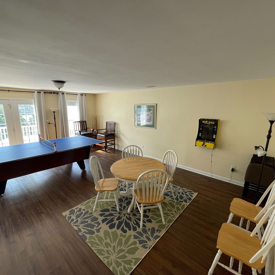 2nd Floor rec room (new rug)