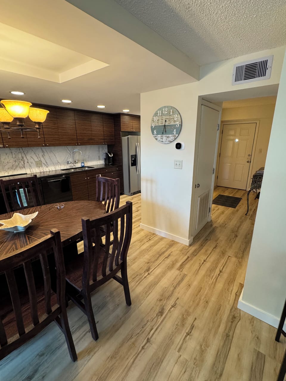 Entry/kitchen