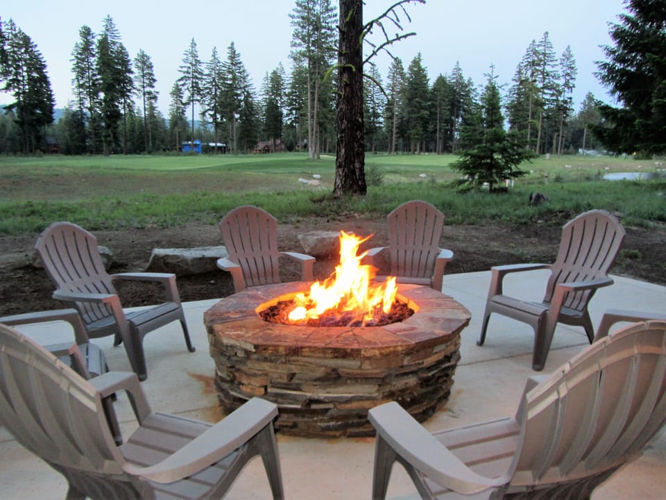 New natural gas fire pit - enjoy!