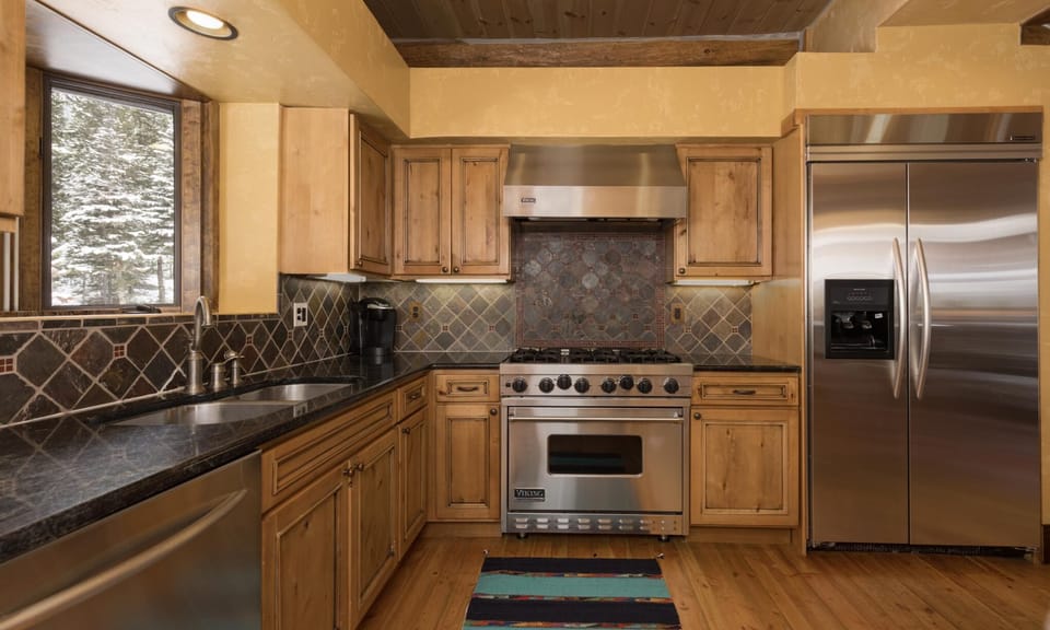 42 Low Dog kitchen2