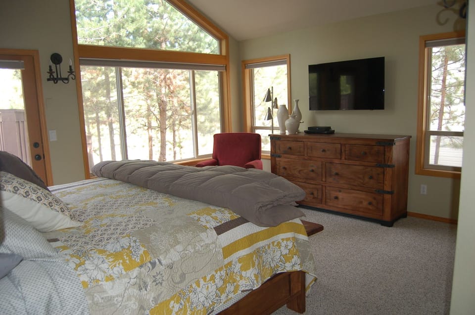 Spacious master bedroom on 1st floor with a 5 fixture bathroom 