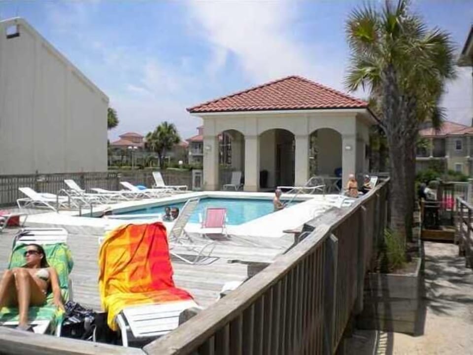 Beautiful Pool on the beach with private access to the beach 