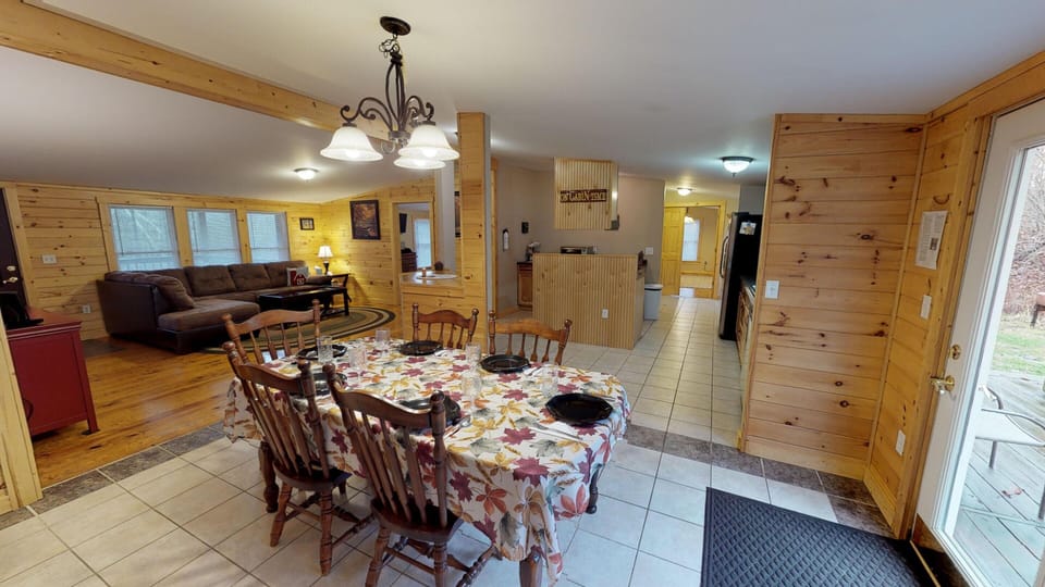 Dining area comfortably sits 6 guests. Additional seating at breakfast bar.