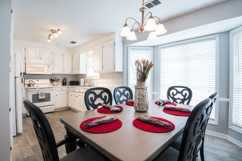 Dining room & kitchen
