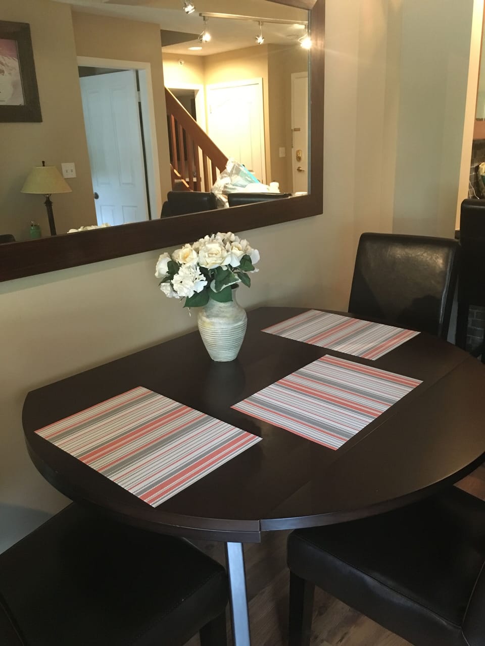 Very versatile comfortable  dining area.  Table can be  rectangle or round.  
