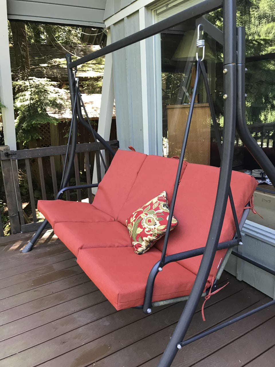 Cozy swing for lazy afternoons 