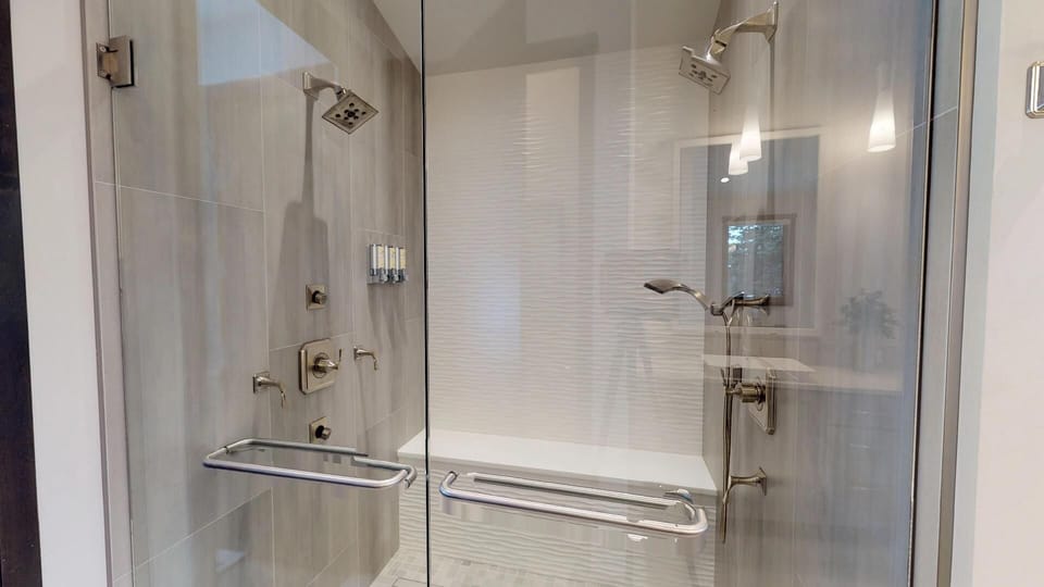 MVC Speaking Eagle, Bedroom 1, Bathroom 1, 2