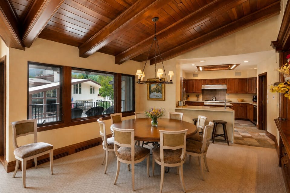Plaza 7 Dining Room