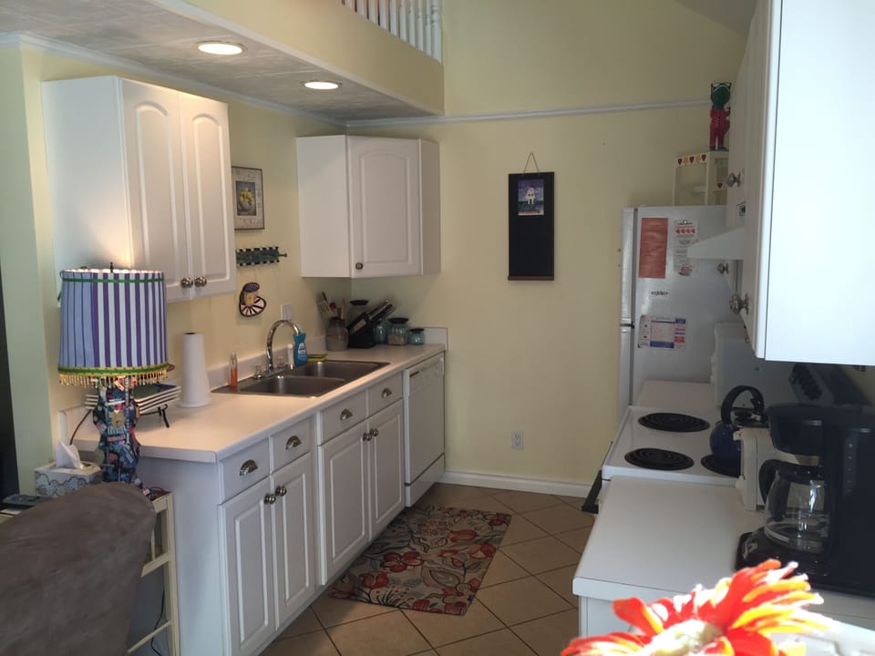 Kitchen sink & Dishwasher