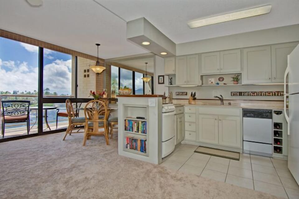 Fully appointed kitchen with all the comforts of home