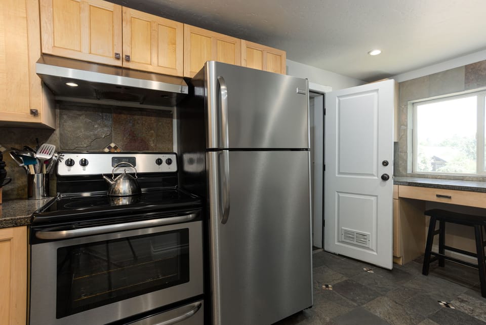 All cookware and bake ware is provided