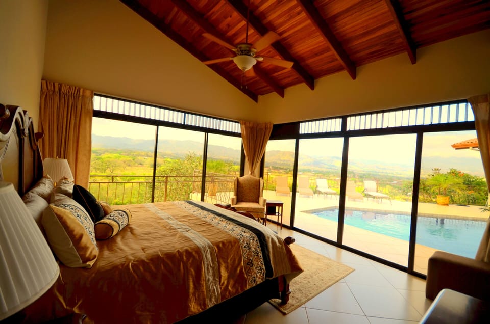 Master bedroom with King Size Bed