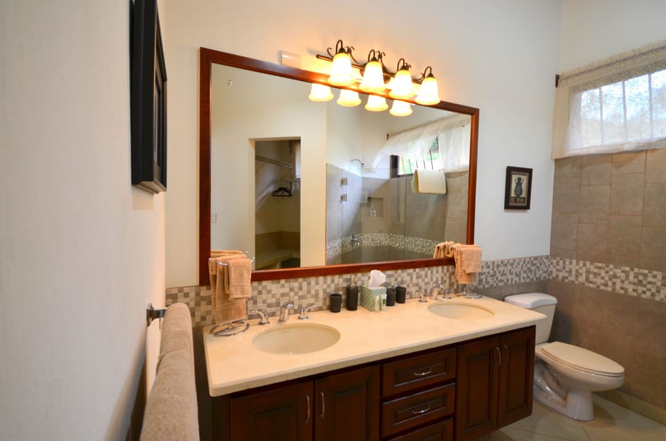 Guest En-Suite Bathroom
