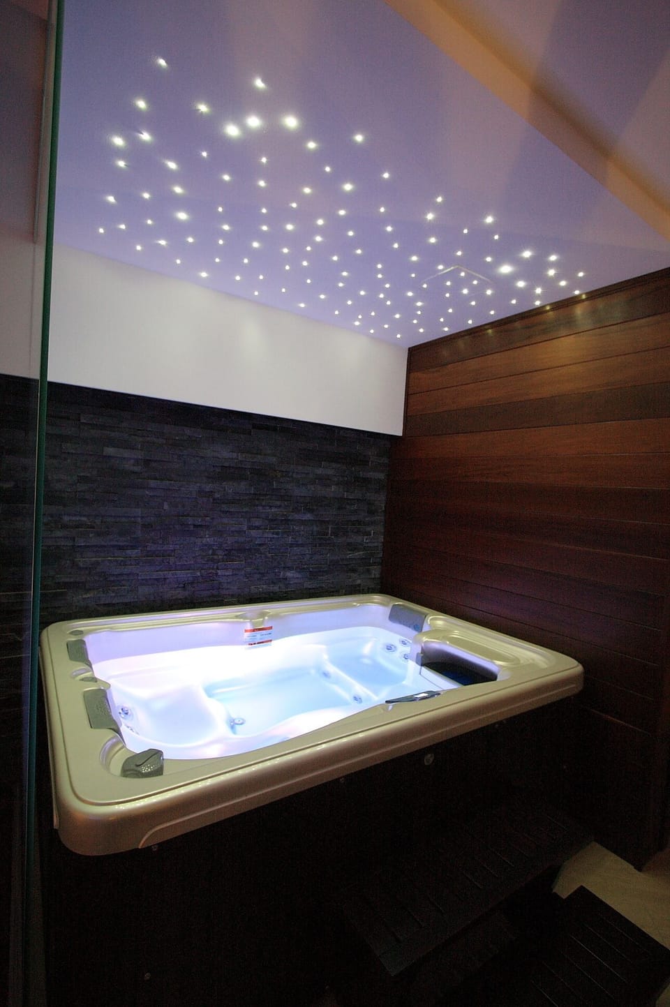 jacuzzi at nighttime
