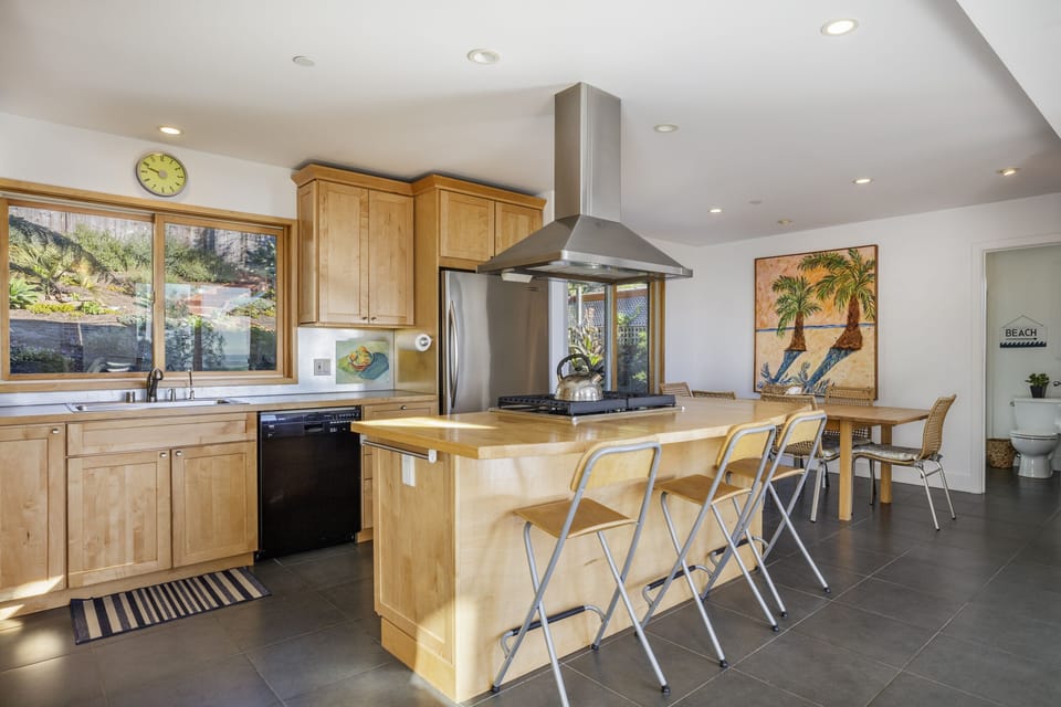 Kitchen & dining