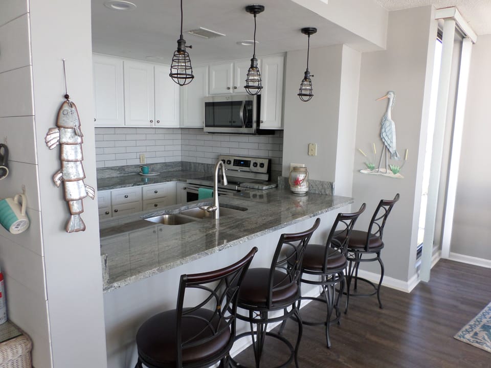 2017 new renovated kitchen with seating for 4 at the bar