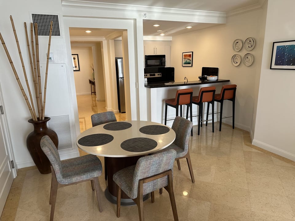 Cook or bring in food to your dining area  and full kitchen