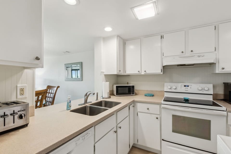 Light and bright kitchen with ocean views!