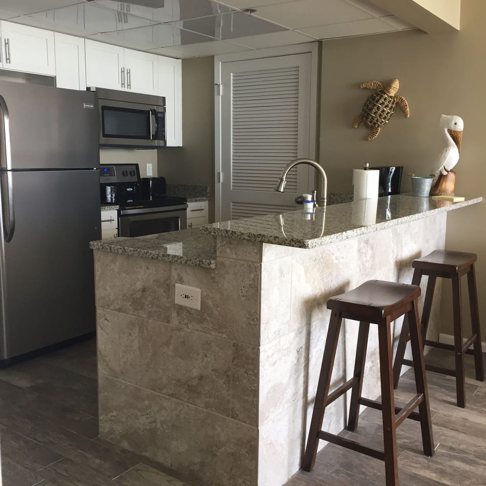 kitchen & bar