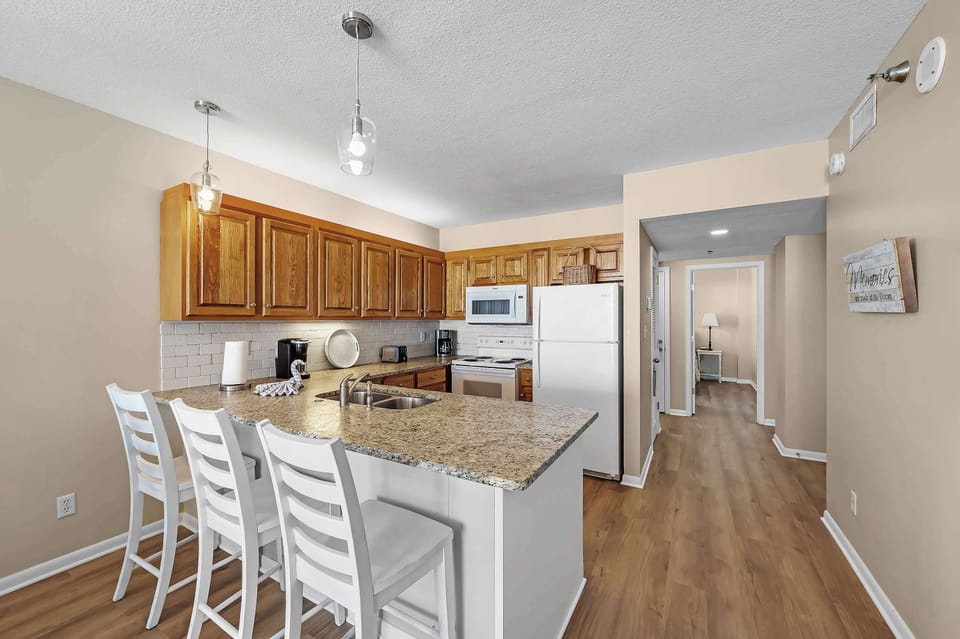 Well-equipped kitchen for all of your prep and cooking needs