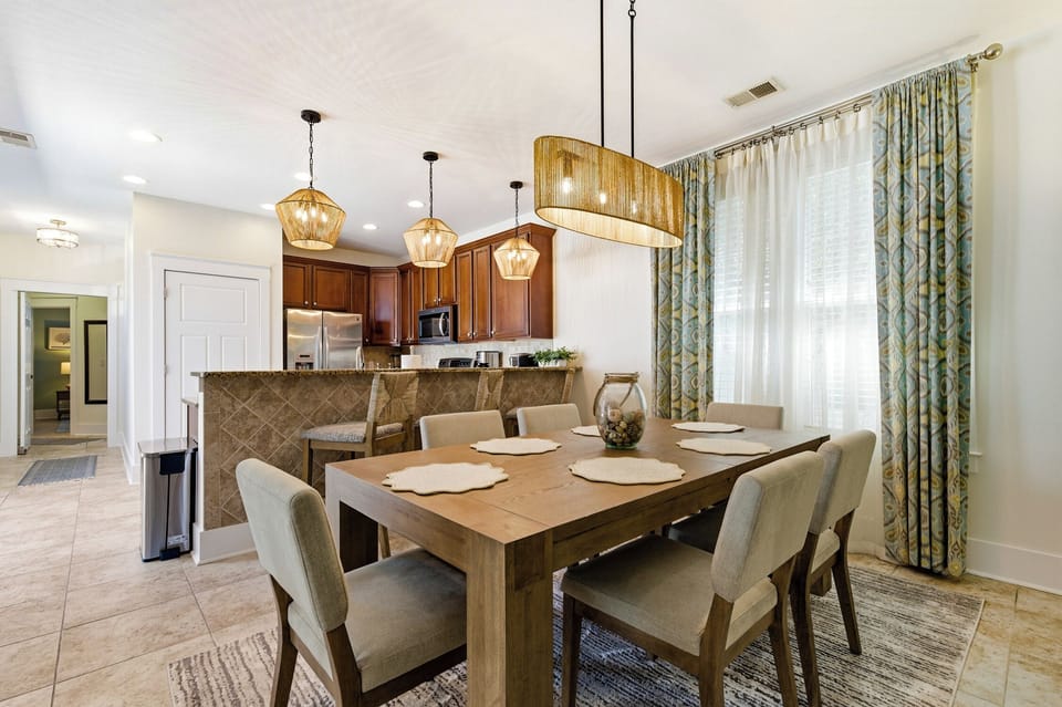 Kitchen and dining area. 