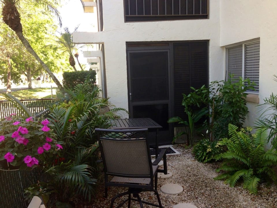 OUTDOOR PRIVATE GARDEN