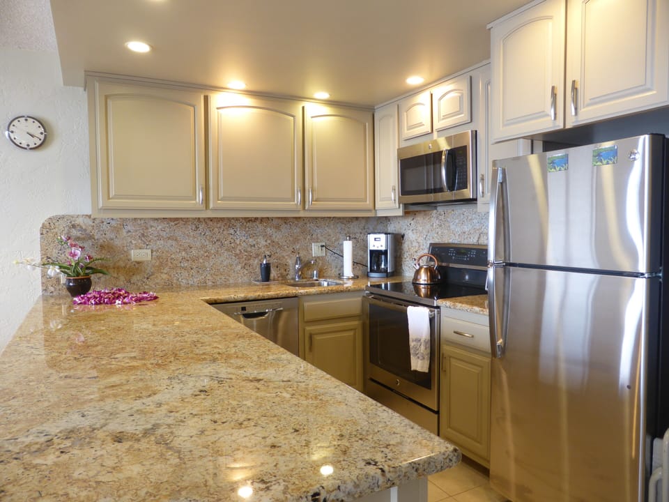 Full, well-stocked Kitchen