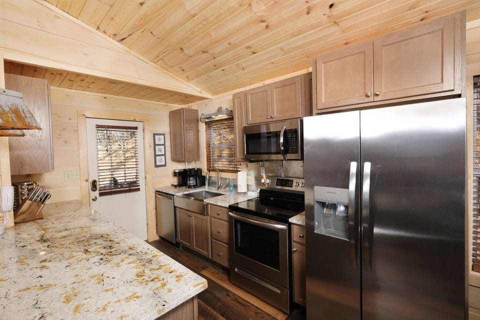 Smoky Mountain Cabin "The Hidden End" - Fully furnished kitchen