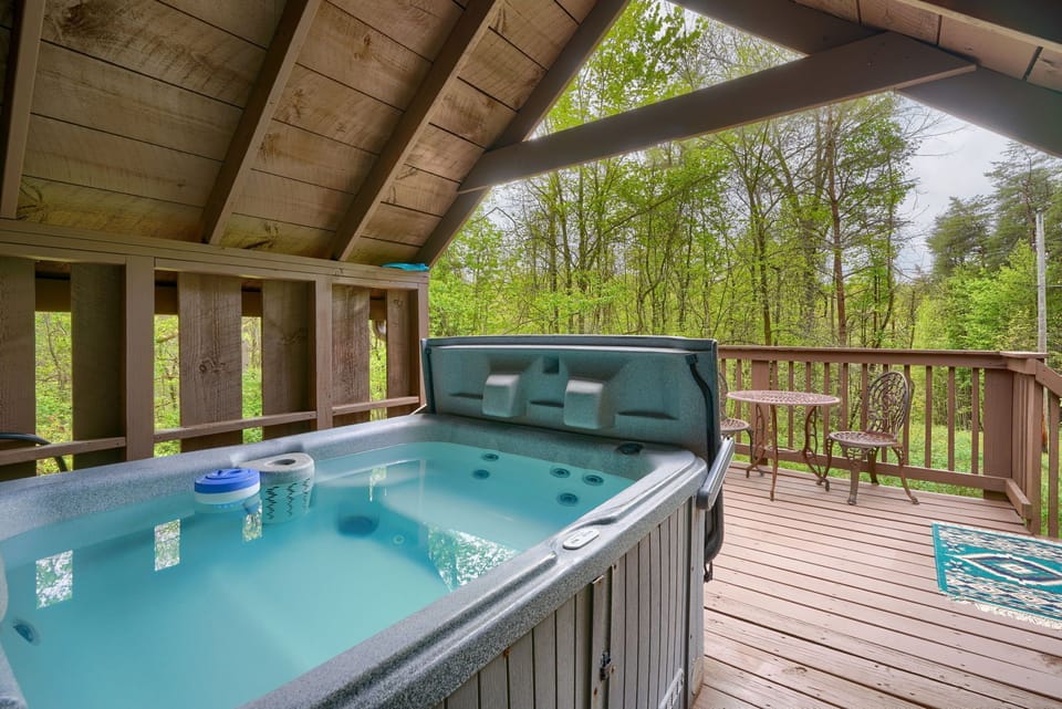 Hot Tub / whirlpool bath (Outdoor)
