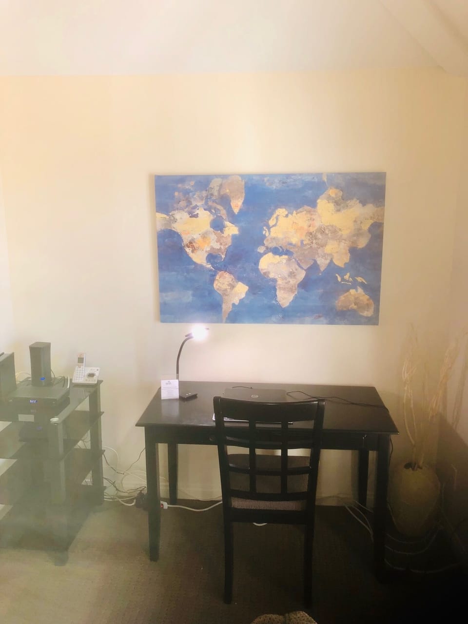 Desk and wifi for working and surfing