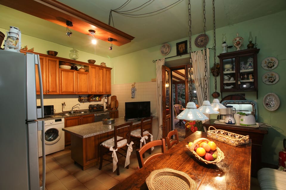 EQUIPPED KITCHEN