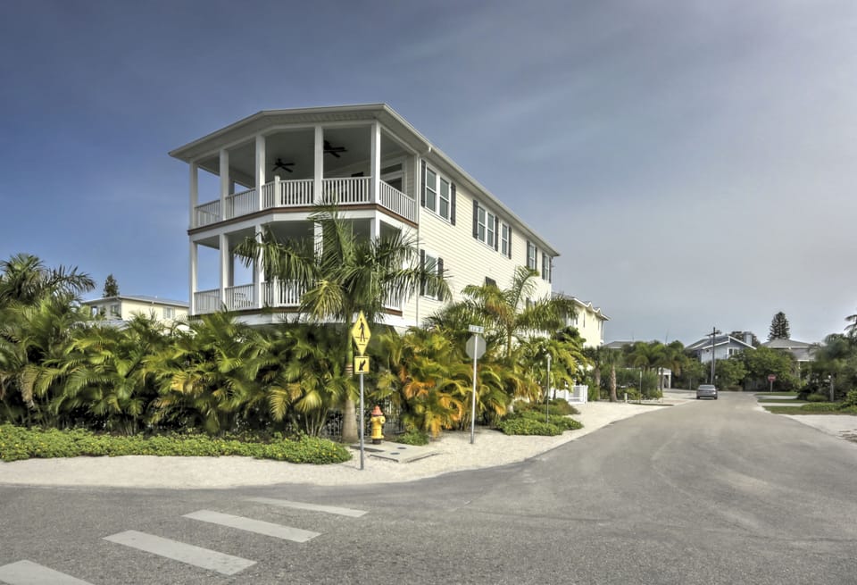 5 bedroom 4.5 bath 3,200 sq ft house