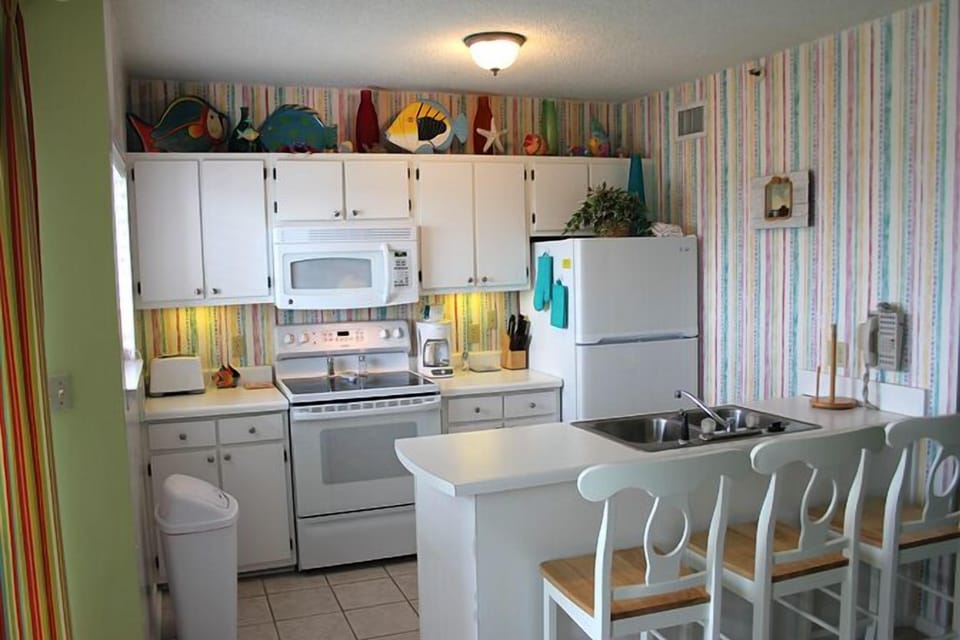 Complete Kitchen Updated 06/04/2012 with New Appliances.