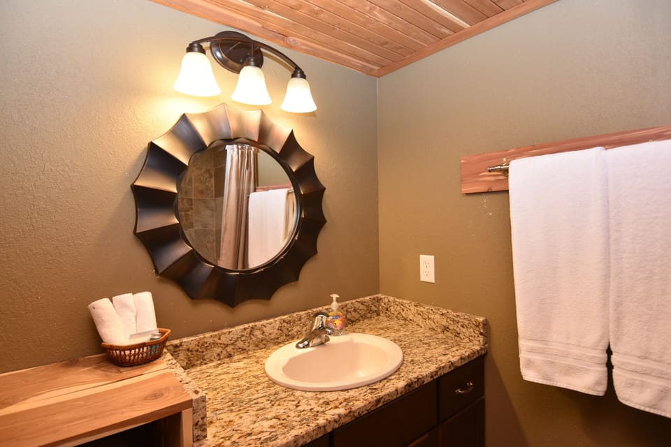 Bedroom 1 bath w/walk-in tile shower