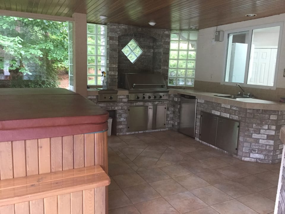 Outdoor kitchen