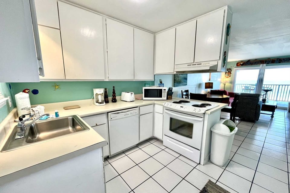 Startup supply of paper towels, liquid dish soap, & single-use laundry detergent provided.