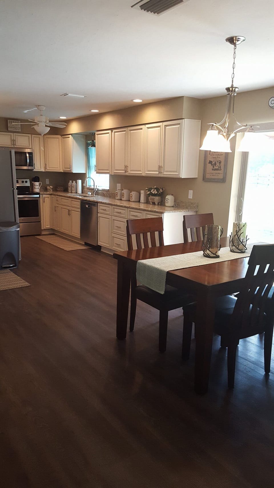 Kitchen that gives you the feeling of home. Fully equipped for your enjoyment . 