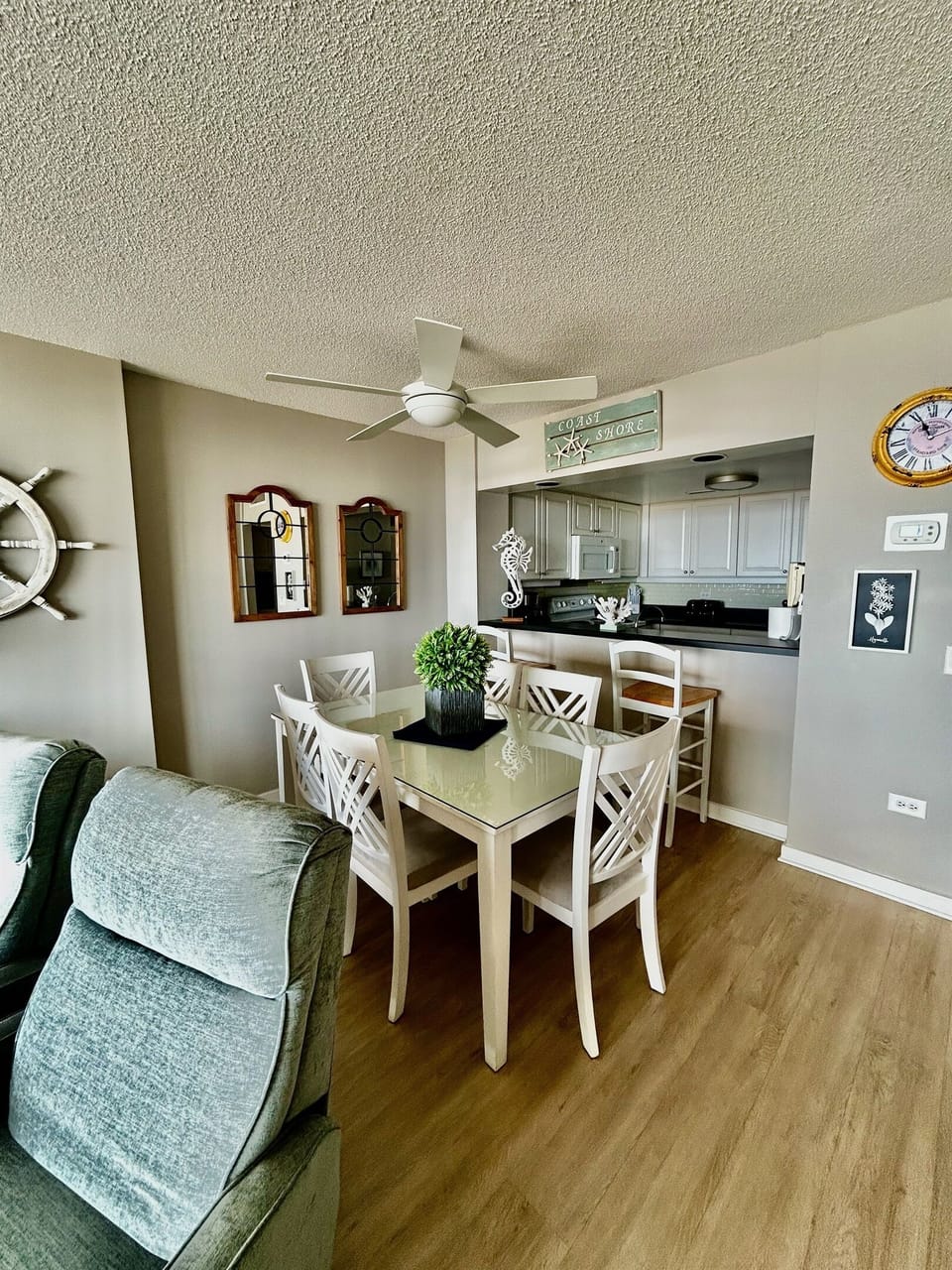 Living/Dining Area