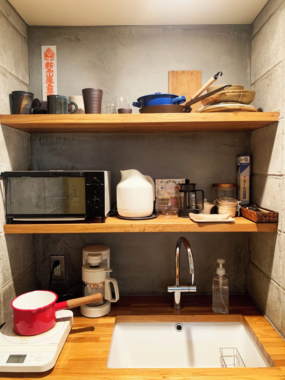 Toaster/oven, hot water maker, electric stove, coffee maker. Tea & coffee.