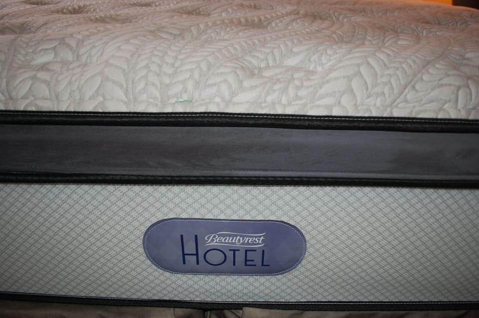 New Beautyrest Hotel Collection Diamond 4 king mattress in bedroom.