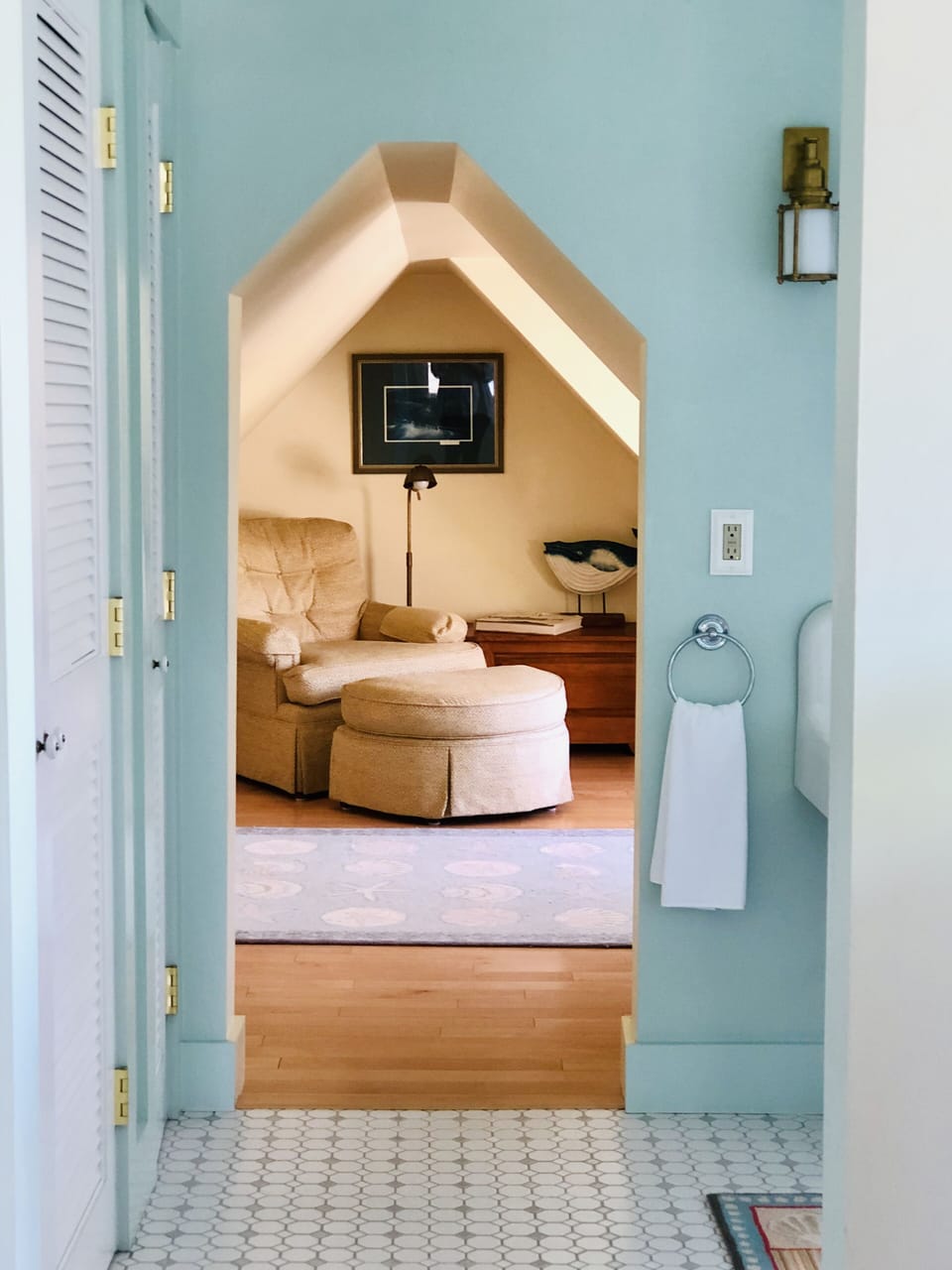 Entering the master bathroom 