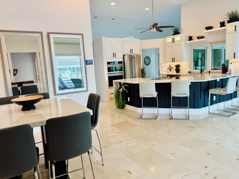 Brand New Remodelled Modern Kitchen. 